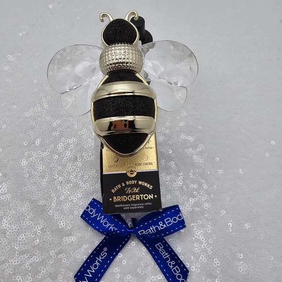 Bridgerton x Bath and Body Works Limited Edition Gem Bee Nightlight Bundle - Picture 6 of 10